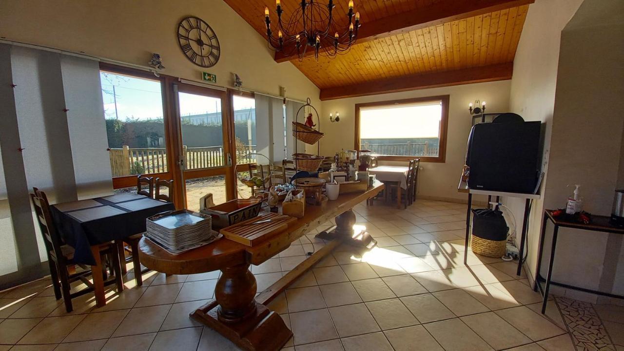 Etesia Hotel Feurs Kültér fotó