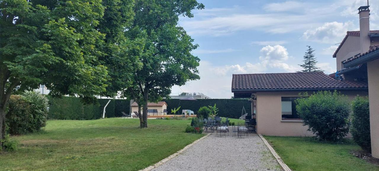 Etesia Hotel Feurs Kültér fotó